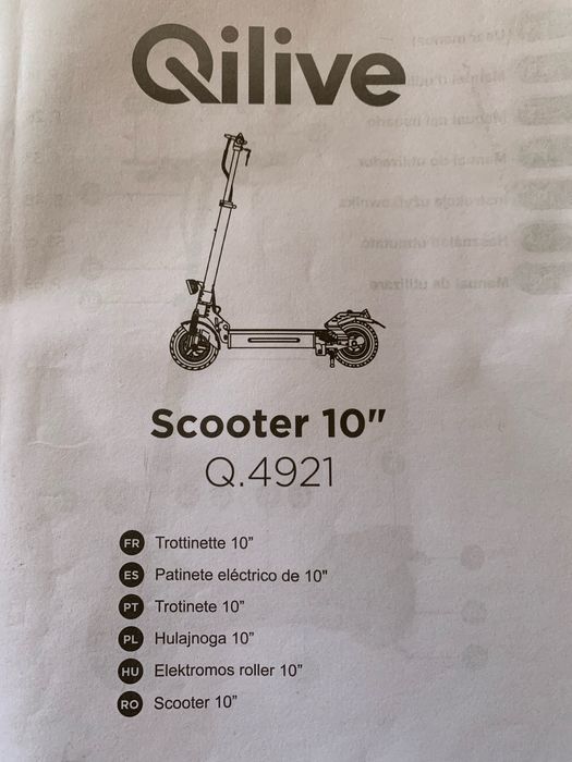 Trotinete Scooter com leds coloridas nas laterai.