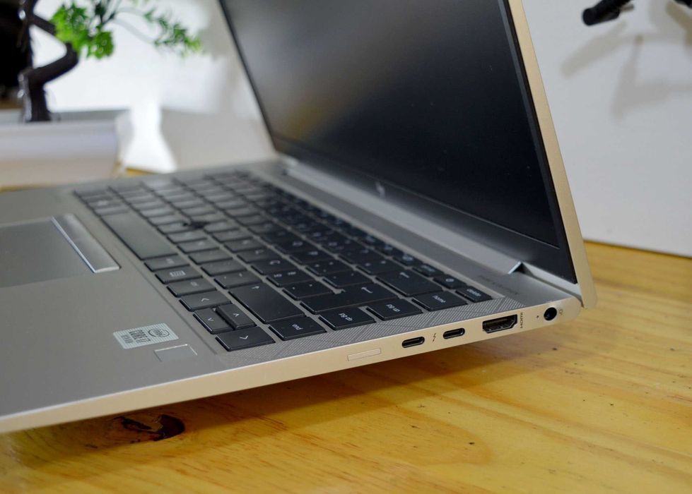 NMC- Semi-Novo - HP Aluminium i7 4.90Ghz - 32GB RAM - IA - 512GB