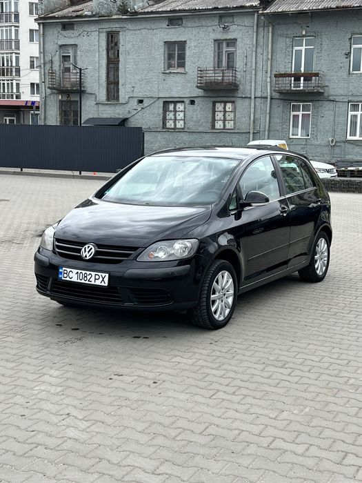 Golf 5 plus 2004 року