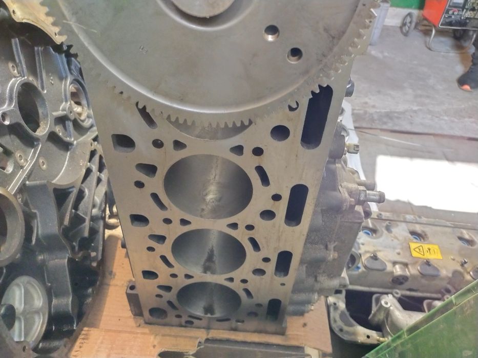 Silnik JCB po remoncie we Francji na części i inne części do silników