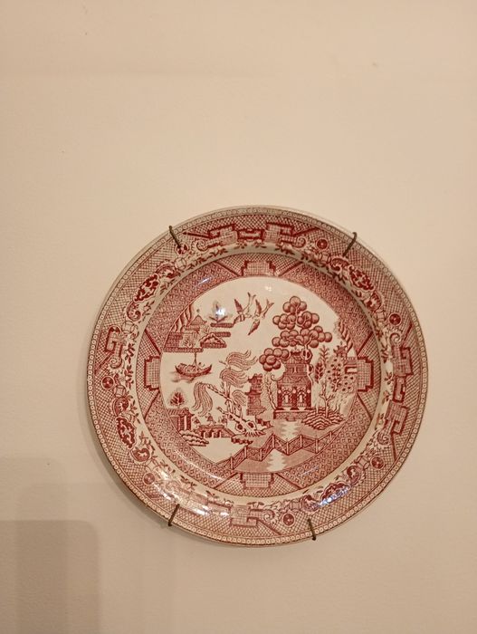 Prato antigo da cerâmica Minerva