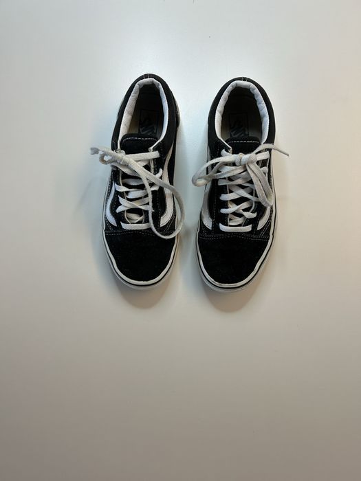 Vendo Vans Old Skool preto/branco tamanho 33 em bom estado.