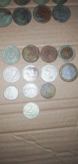 Колекція юбілейних монет і інші монети.
