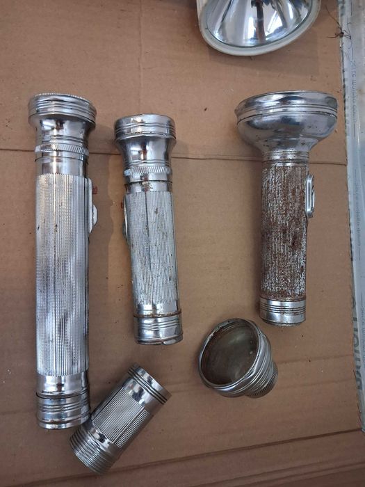 Zestaw starych latarek z PRL-u