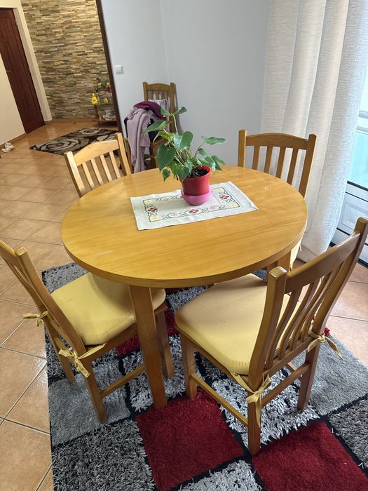 Mesa de jantar em faia com 4 cadeiras