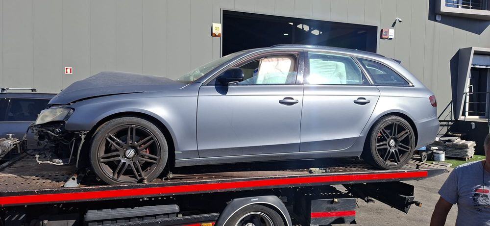 AUDI A4 B8 Avant 2.0 TDI Diesel 143 cv
Ref: CMEA