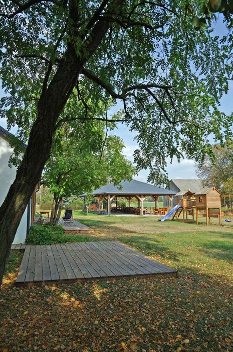 Nowy domek do 18 osób. Sauna, balia z jacuzzi. 90 km od W-wy.