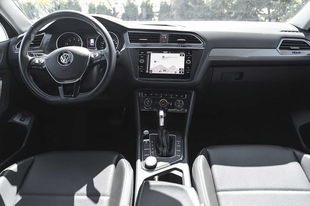 Volkswagen Tiguan      2021