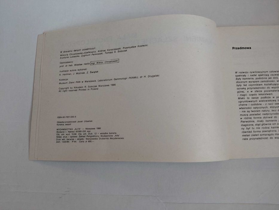 Mała encyklopedia kamieni szlachetnych i ozdobnych Nikodem Sobczak