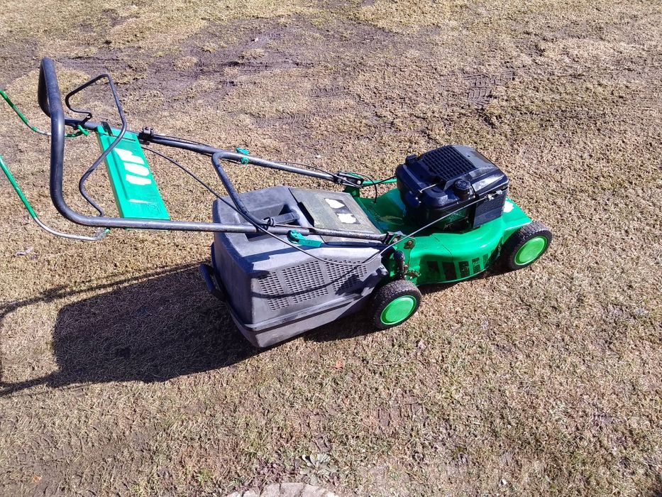 Kosiarka spalinowa z napędem