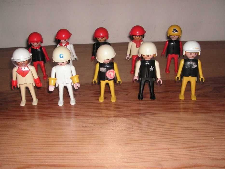 Playmobil Figures / Toys: The Geobra Helmets 1974