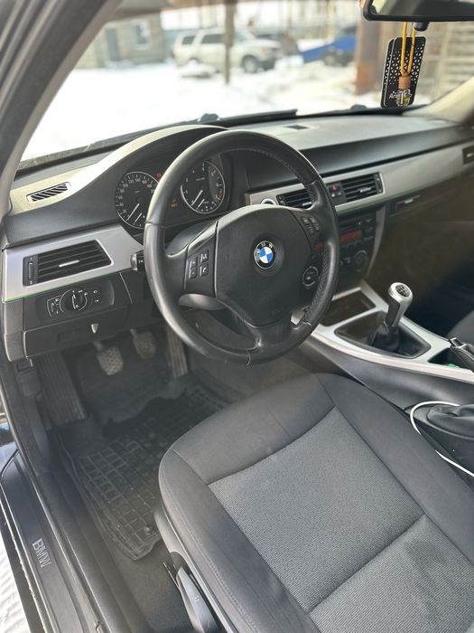 BMW e90 2.0 бенз 2005 року