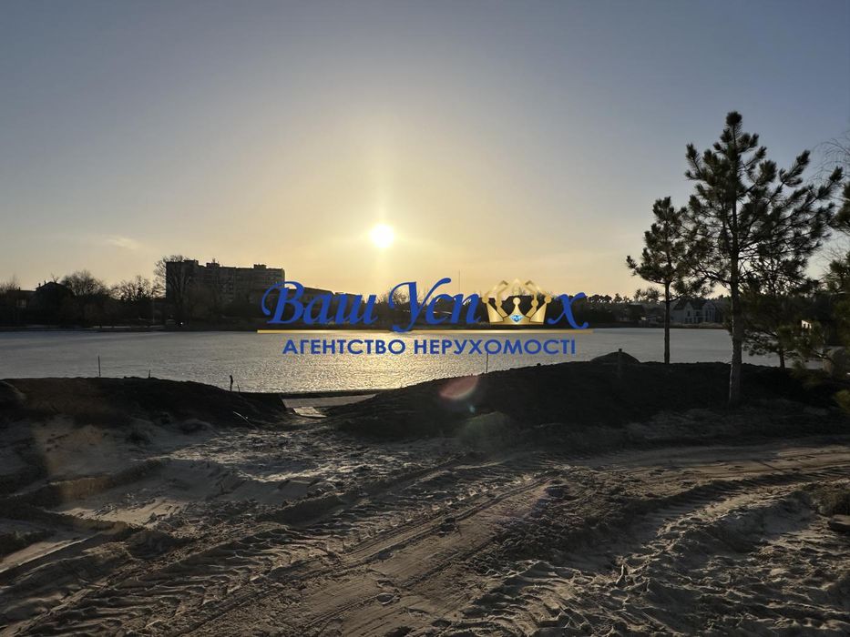 Продажа современного дома в  селе Козин с выходом на реку.