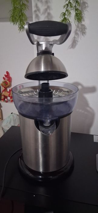 Espremedor de Sumo Elétrico Kitchen Chef , falta-lhe o Cone Espremedor