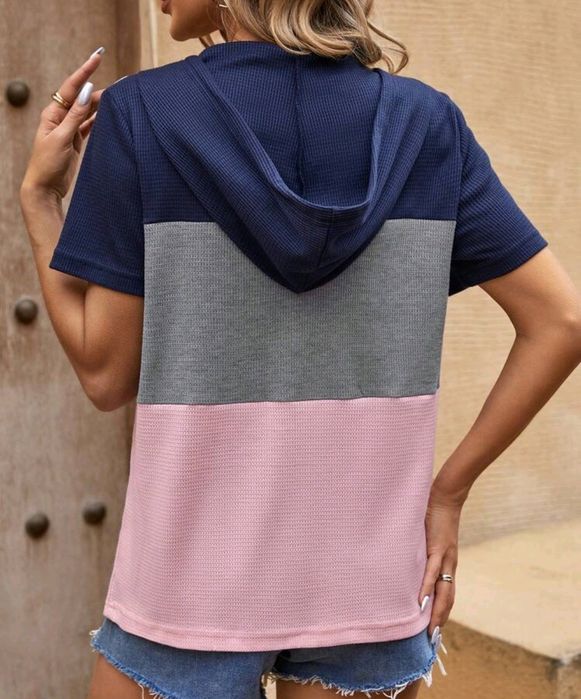 T-shirt com capuz "Glam" - Tamanho S (Nova)