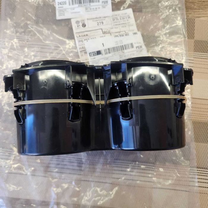 Подстаканник центральной консоли для VW Touareg 2010-2014 7P68586029B9