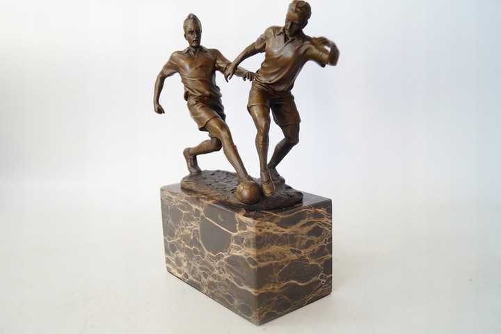 PIŁKARZE Z BRĄZU piłka nożna figura z brązu prezent