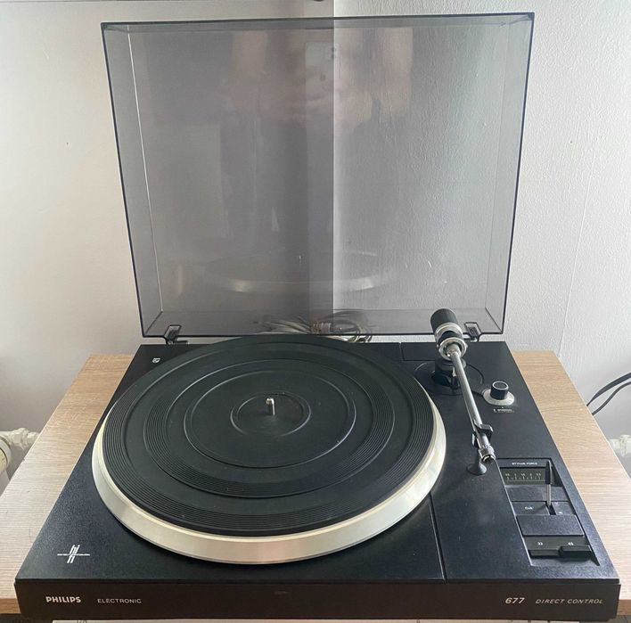 Gramofon PHILIPS 677 Direct Control
