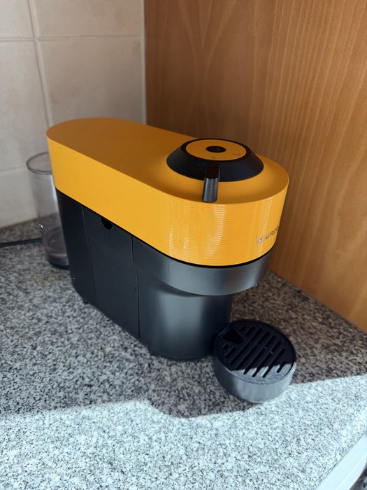 Máquina de Café Nespresso Vertuo Pop ENV90.Y Amarela
