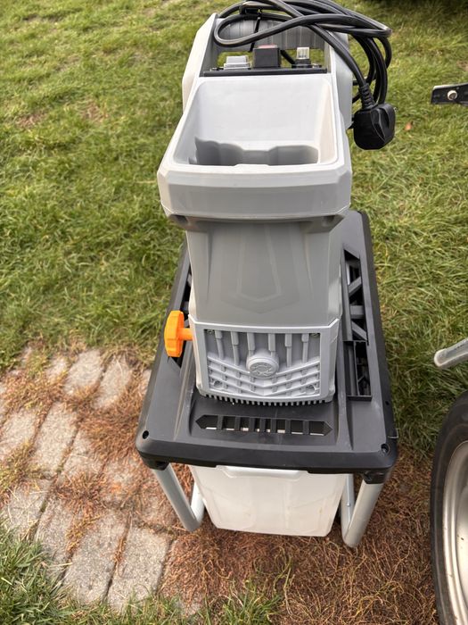 Rozgrabniacz do gałęzi Titan TTSHR2800