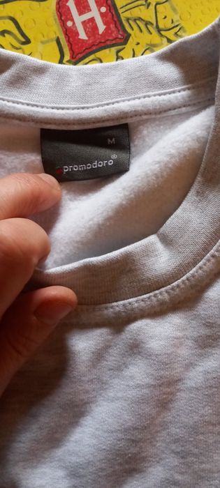 Bluza młodzieżowa nowa.