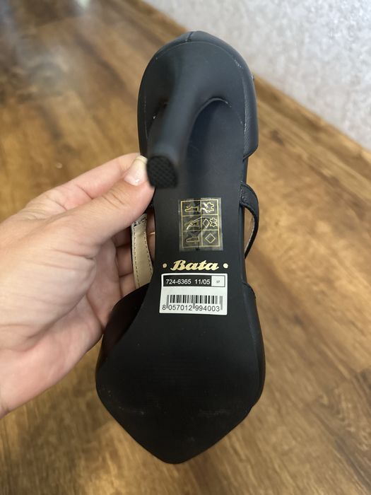 Жіноче взуття Bata Італія шкіра