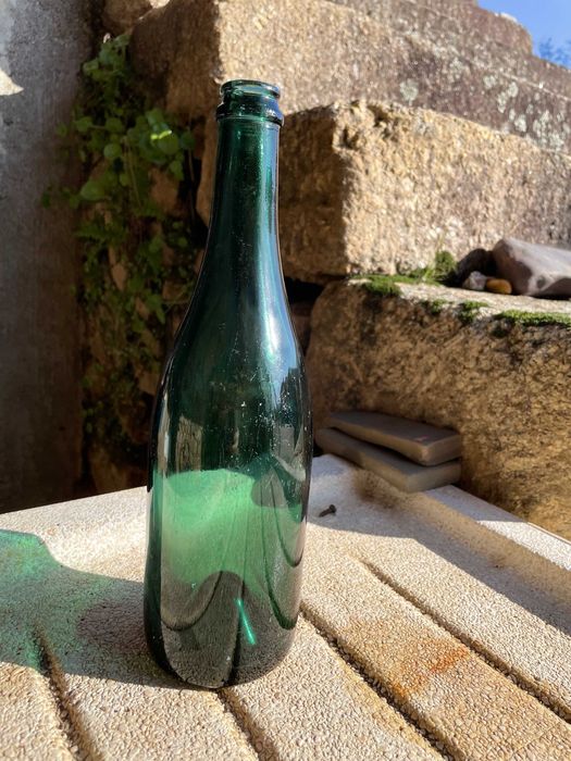 Pupitres e Garrafas para fazer Espumante