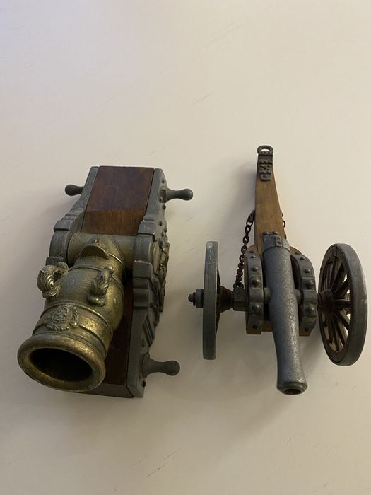 2 canhōes decorativos