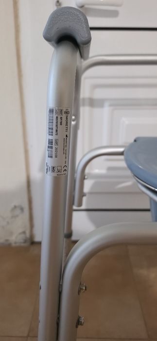 Cadeira sanitária para ajuda