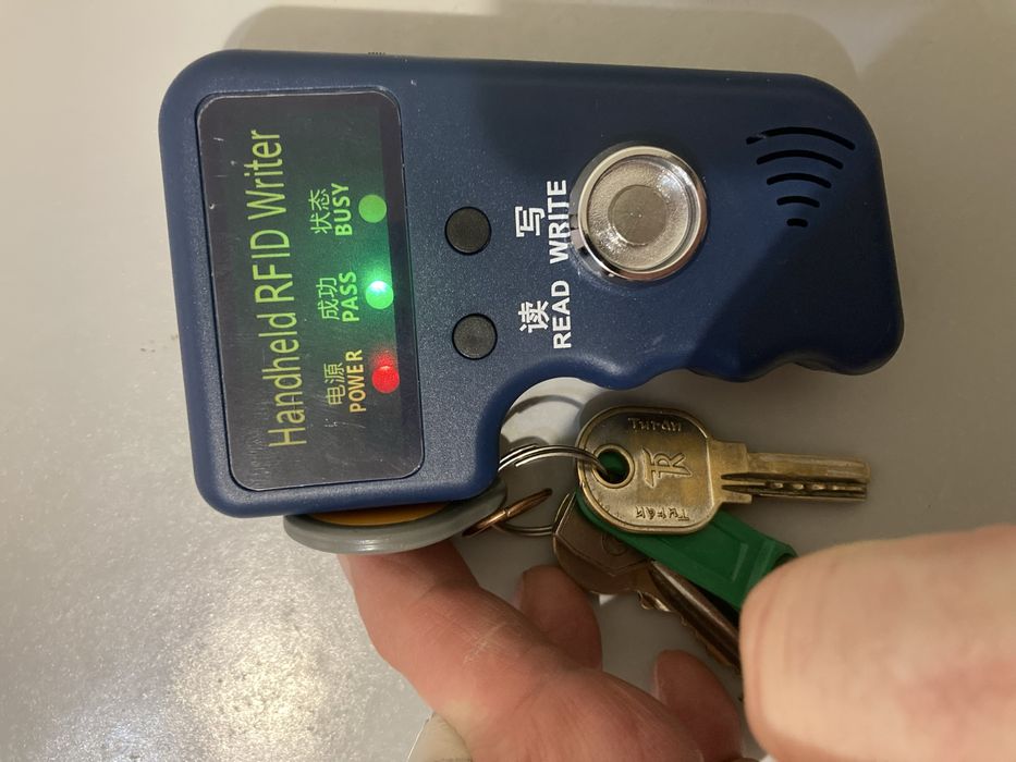 Продаю програматор для запису ключів