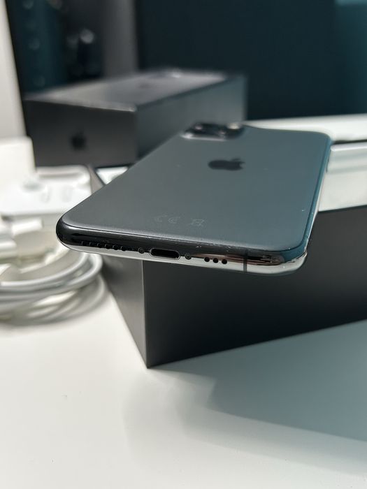 IPhone 11 Pro • 64GB • 83% • Słuchawki Na kablu • Kabel
