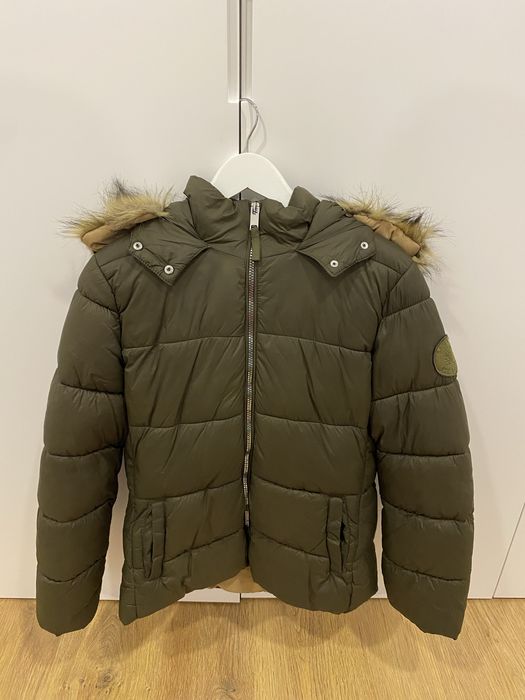 Casacos sweats e vestidos por 10€