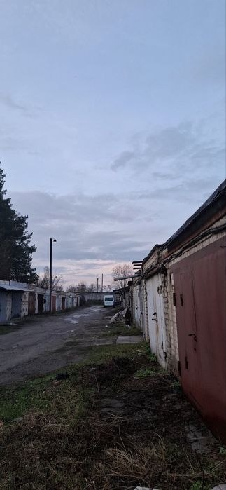 Продам гараж в   Солоницівському отг(с Подвірки )