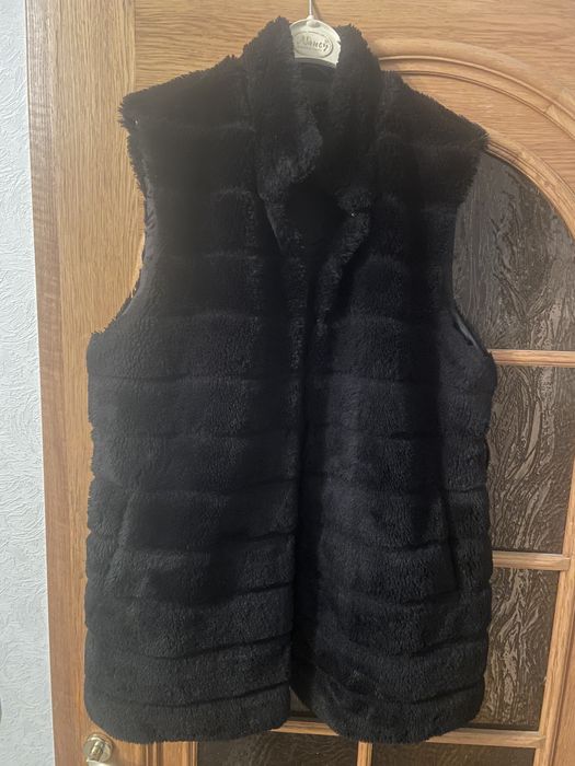 Жилетка эко мех на крючках