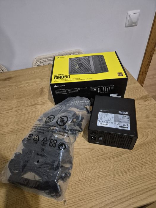 Fonte de Alimentação ATX Corsair RM Series RM850 80 Plus Gold Full Modular