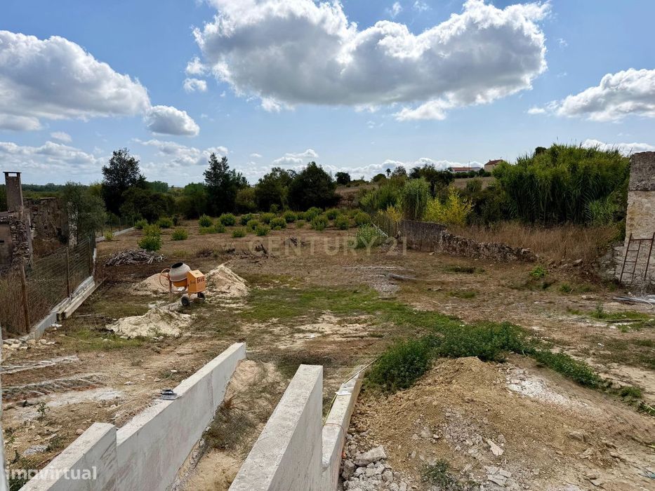 Moradia T3 totalmente remodelada | Lote 1.933m² | Alhadas, Figueira da