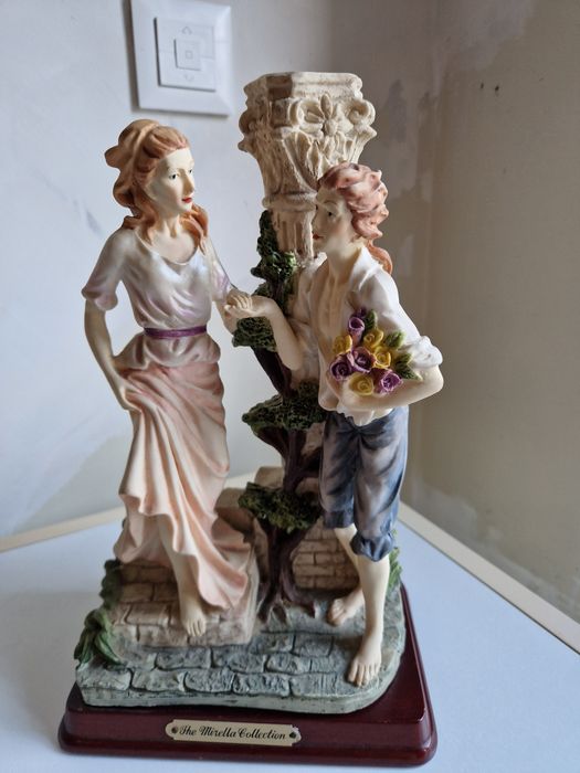 Estatueta em Porcelana Vintage