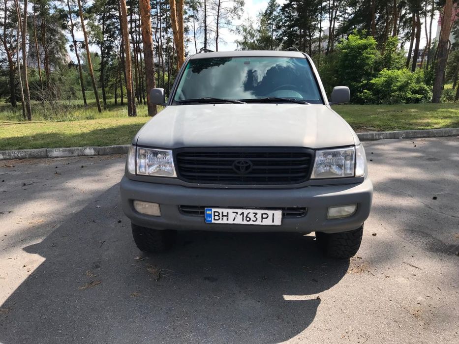 Toyota LandCruiser 100