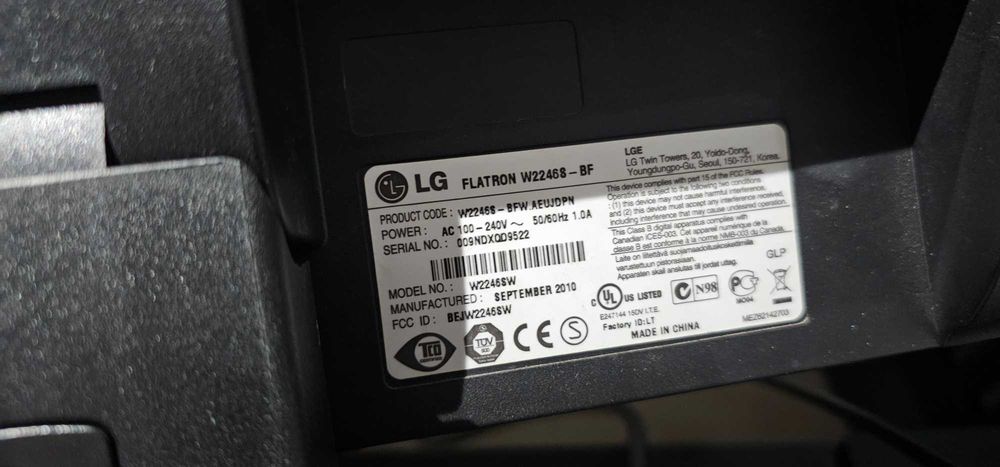 Komputer stacjonarny + monitor klawiatura myszka