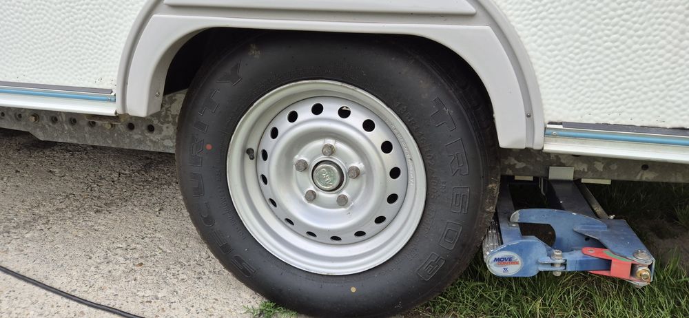 ADRIA 502 przyczepa kempingowa łóżko 3 pietrowe