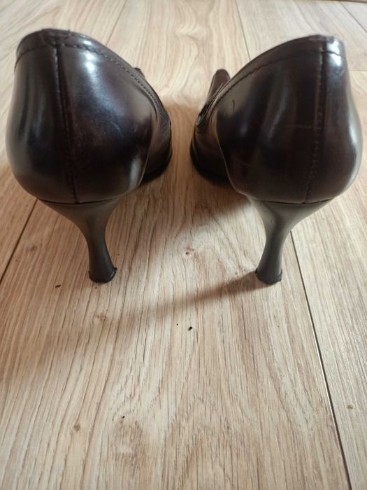 Półbuty, szpilki ze skóry w kolorze brązowym rozm. 39