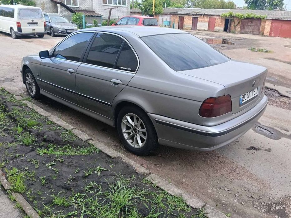 В продажі BMW 39
