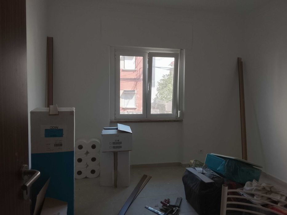 Brevemente disponível, T1  R/C renovado com pequeno quintal, no centro de Odivelas.