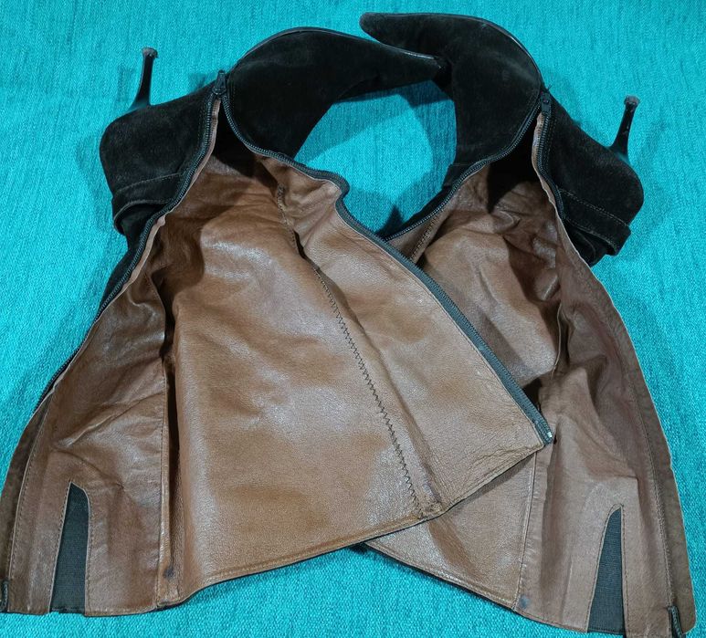 Botas em Camurça - Pretas - BARATÍSSIMAS