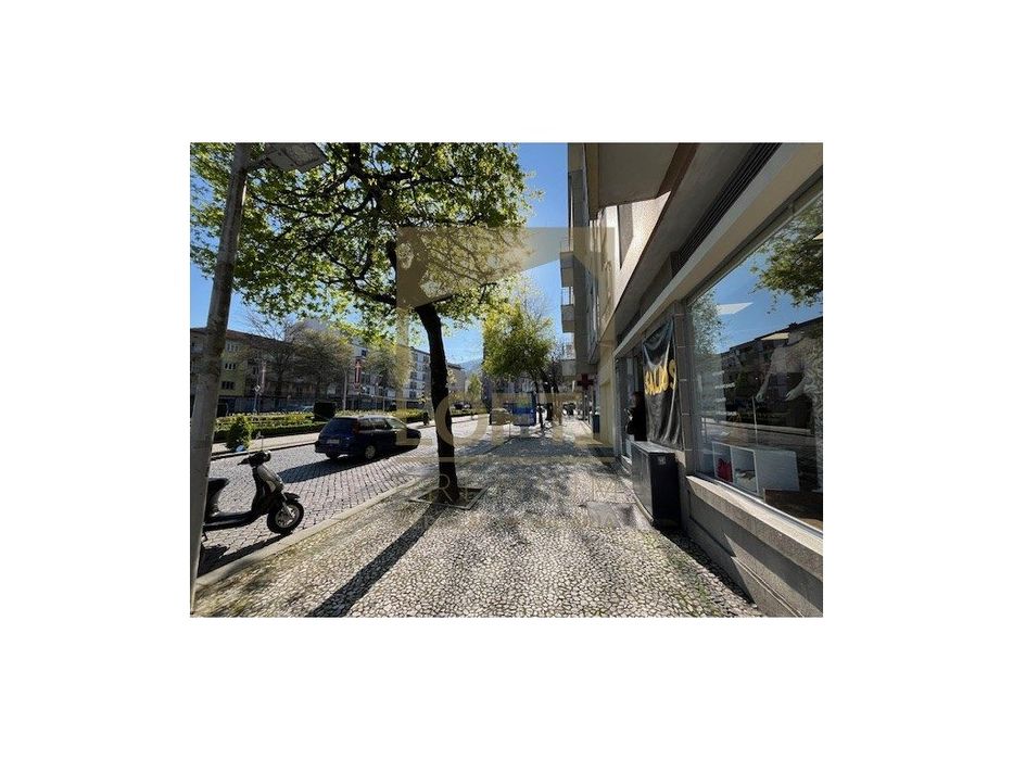 Loja Mobilada em Pleno Centro de Guimarães