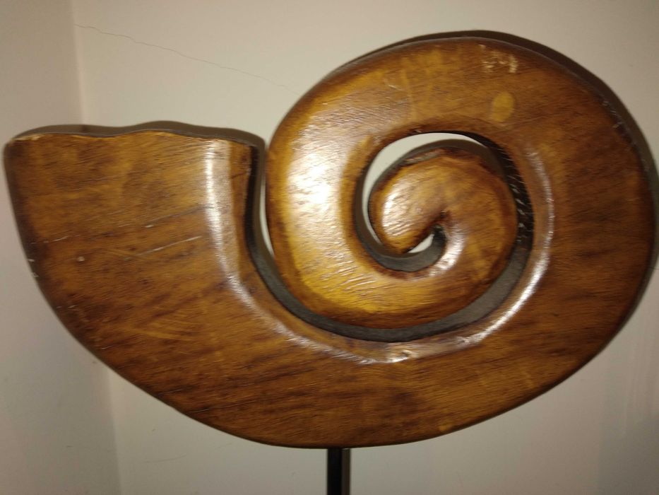 Peça decorativa em madeira