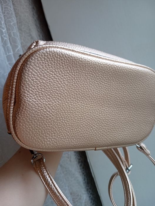 Новый рюкзак цвет золото