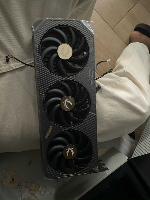 Zotac Gaming RTX 5090 Solid 32GB (Sem GPU / Placa Completa para Peças)