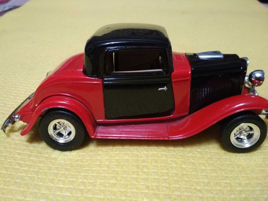 Модель 1:24 Ford Сaupe 1932  -MotorMax