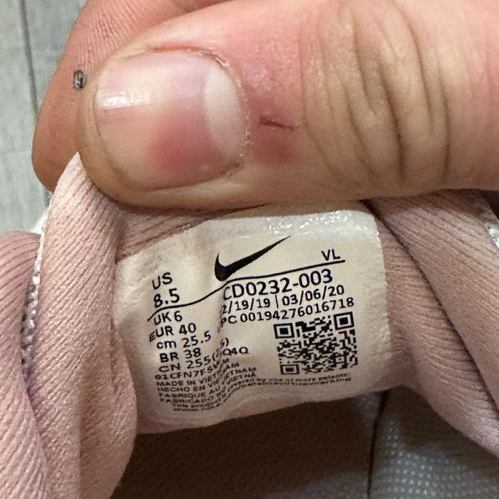 nike qeest жіночі кросівки оригінал